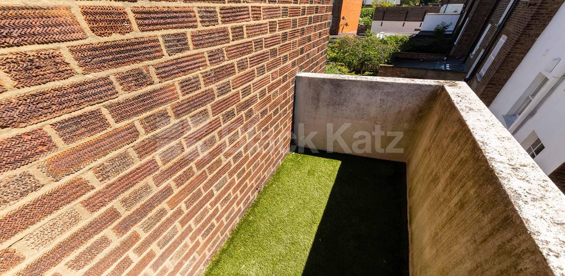 Spacious two bed with a modern kitchen, tiled modern bathroom, mins to tube Fortess Grove, Kentish Town